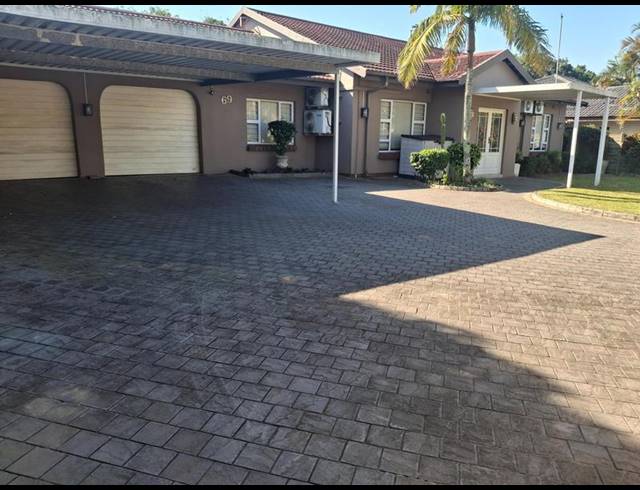 4 BEDROOM HOUSE FOR SALE IN MEER-EN-SEE